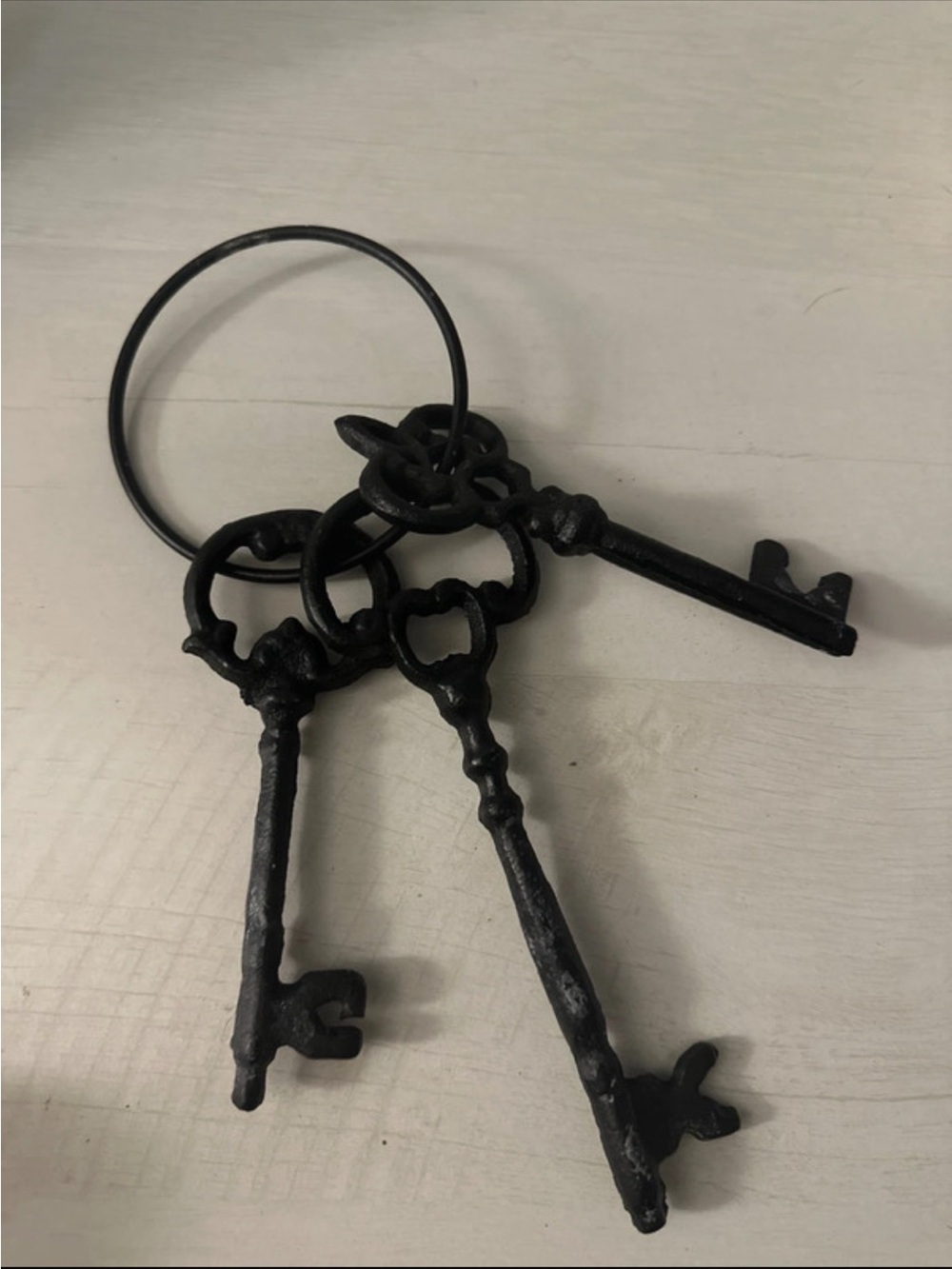 Decorative Antique-Style Skeleton Keys on Ring - Black